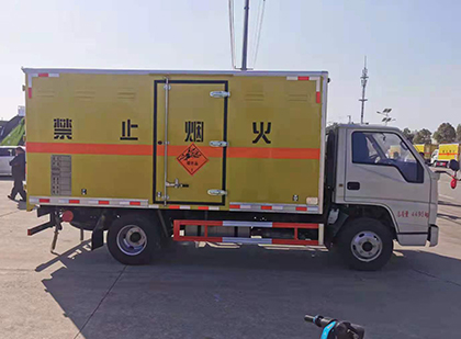 阳春爆破器材运输车工人安全操作规范与智能技术保障